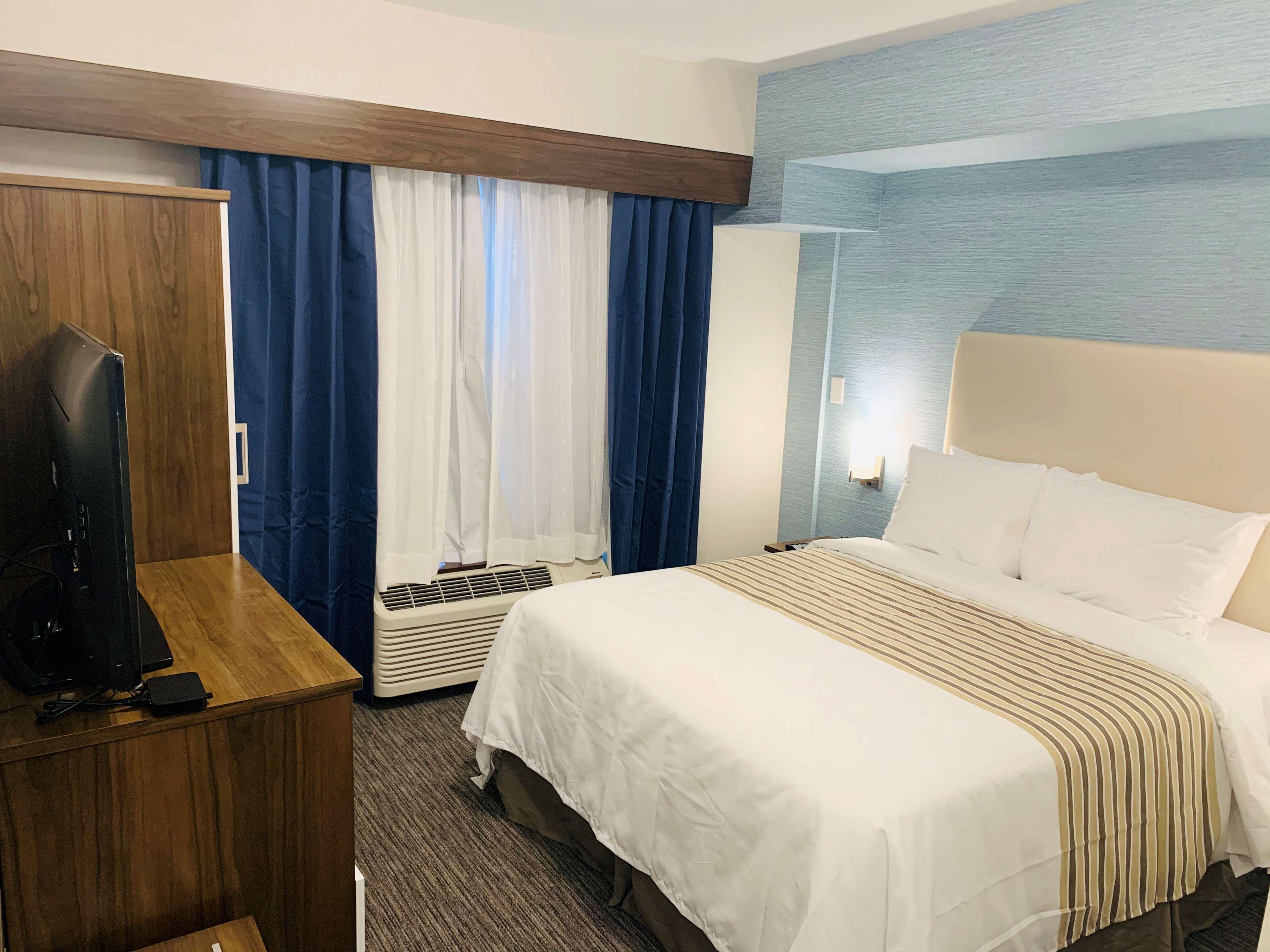 Hotel Chandni Victoria Миссиссага Экстерьер фото