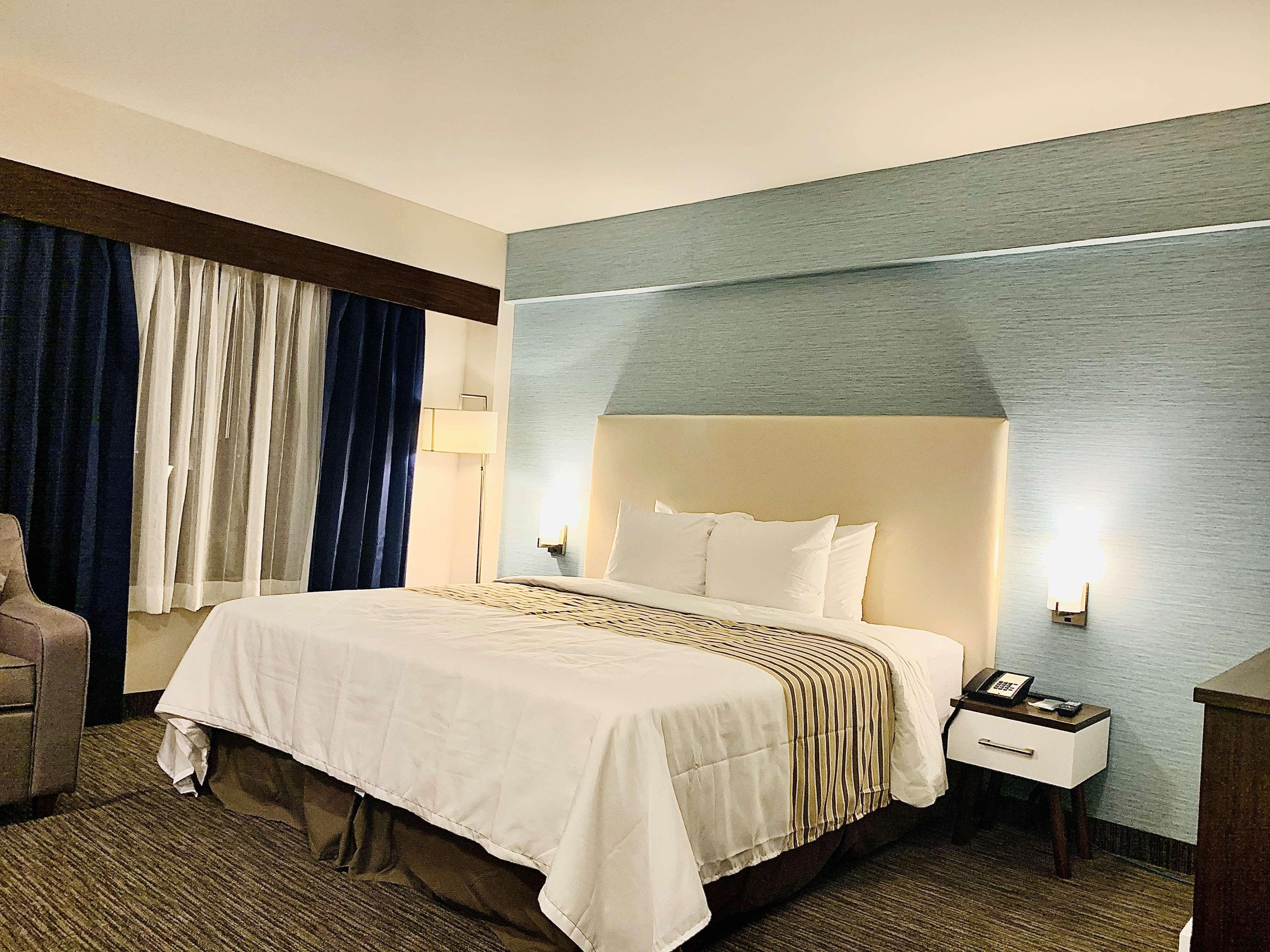 Hotel Chandni Victoria Миссиссага Экстерьер фото